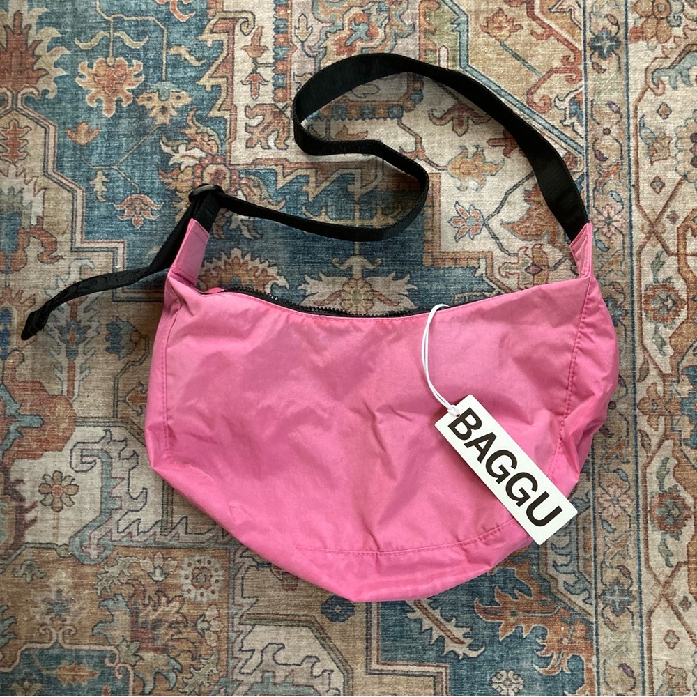 NWT Baggu Pink Medium Crescent Crossbody Bag